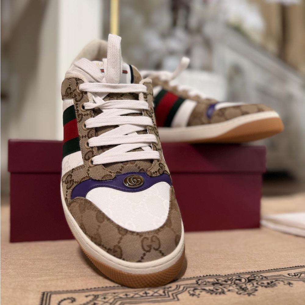 Gucci Men's Beige and White Sneakers with Green and Red Accents